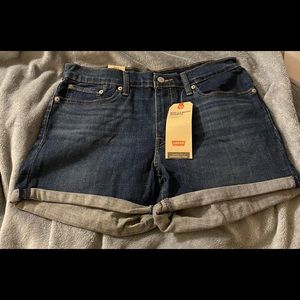 NWT Levi’s Mid- Length Shorts